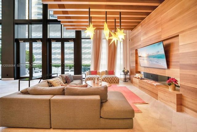 1010 Brickell Ave 1810, Miami, FL 33131