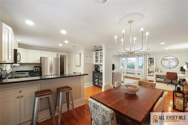 25 Beverly Court, Metuchen, NJ 08840