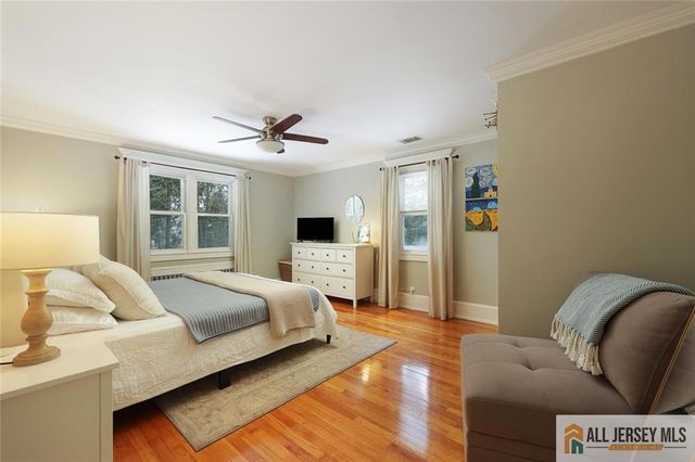 25 Beverly Court, Metuchen, NJ 08840