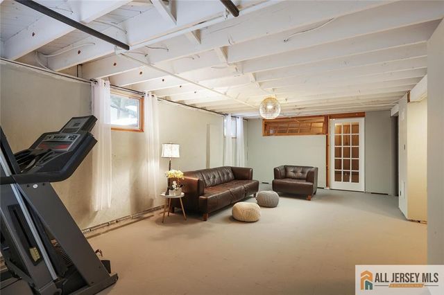 25 Beverly Court, Metuchen, NJ 08840