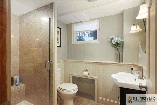 25 Beverly Court, Metuchen, NJ 08840