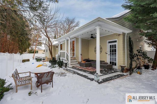 25 Beverly Court, Metuchen, NJ 08840