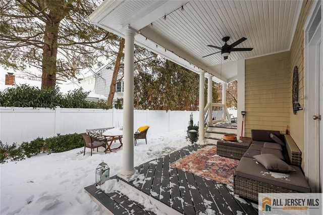 25 Beverly Court, Metuchen, NJ 08840