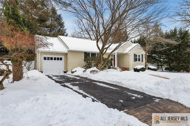 25 Beverly Court, Metuchen, NJ 08840