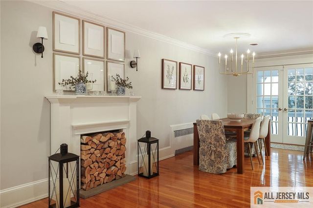 25 Beverly Court, Metuchen, NJ 08840