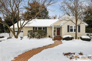 25 Beverly Court, Metuchen, NJ 08840