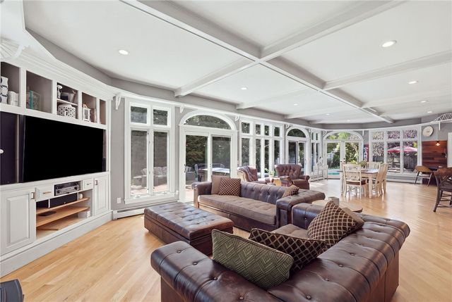 67 Love Lane, Warwick, RI 02886