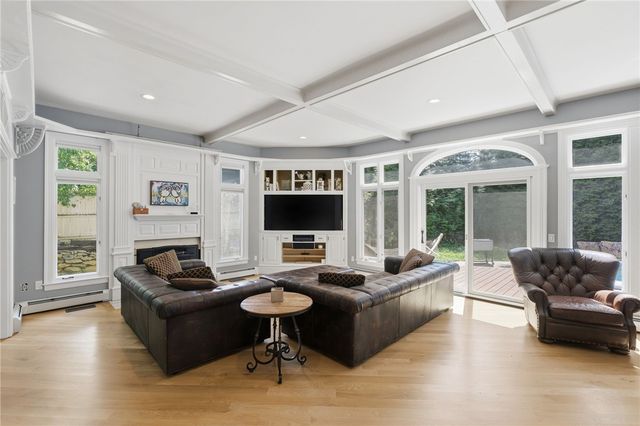 67 Love Lane, Warwick, RI 02886