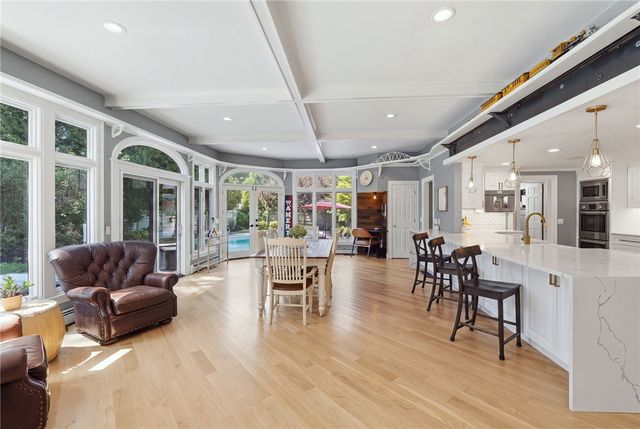 67 Love Lane, Warwick, RI 02886