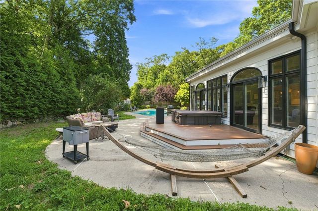 67 Love Lane, Warwick, RI 02886