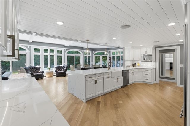 67 Love Lane, Warwick, RI 02886
