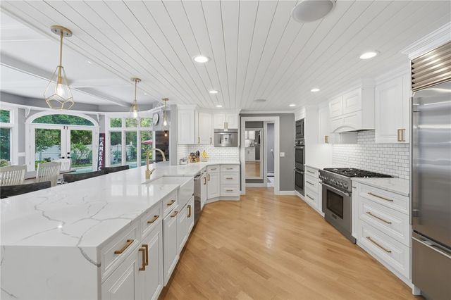 67 Love Lane, Warwick, RI 02886