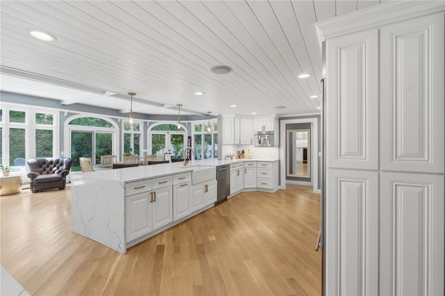 67 Love Lane, Warwick, RI 02886