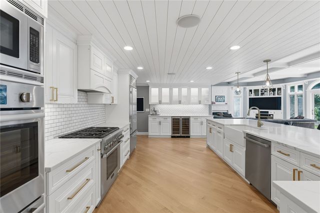 67 Love Lane, Warwick, RI 02886