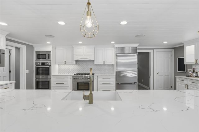 67 Love Lane, Warwick, RI 02886