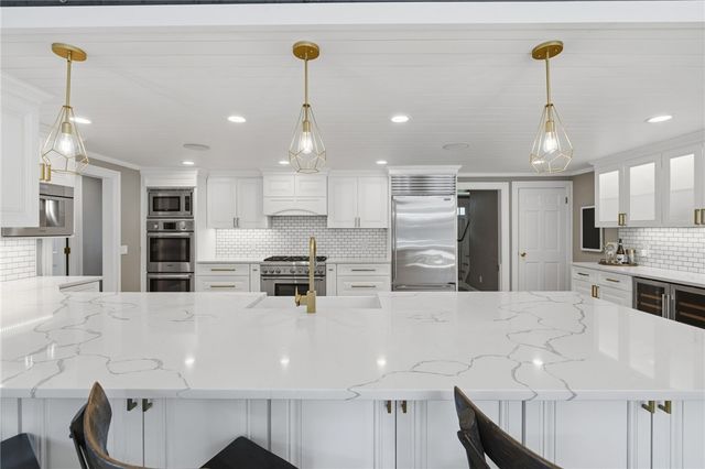 67 Love Lane, Warwick, RI 02886