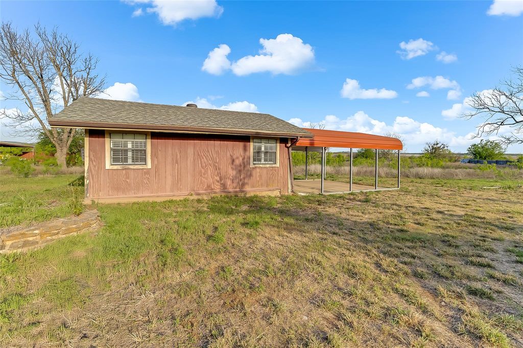950 County Road 221, Tow, TX 78672