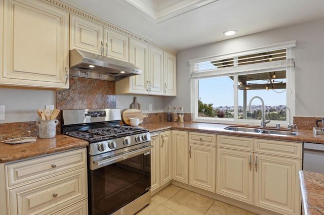 18737 W Cavendish Drive, Castro Valley, CA 94552