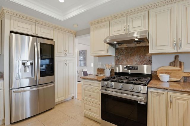 18737 W Cavendish Drive, Castro Valley, CA 94552