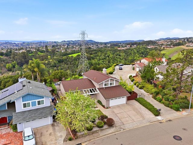 18737 W Cavendish Drive, Castro Valley, CA 94552