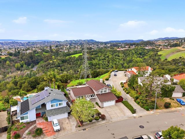 18737 W Cavendish Drive, Castro Valley, CA 94552