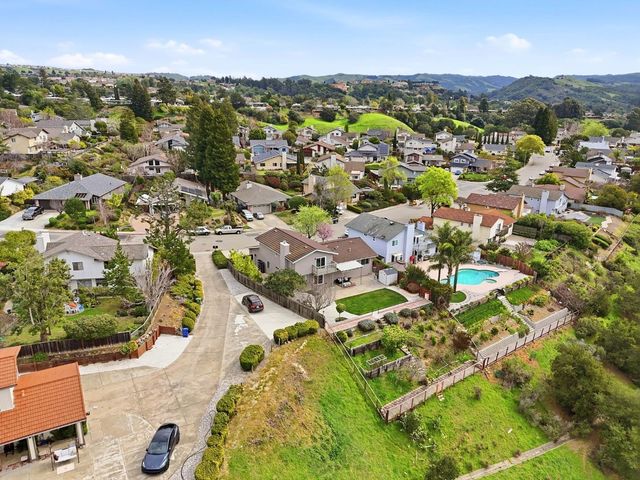 18737 W Cavendish Drive, Castro Valley, CA 94552