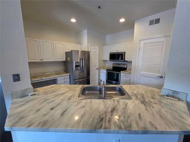 860 N ORANGE AVENUE 213, Orlando, FL 32801