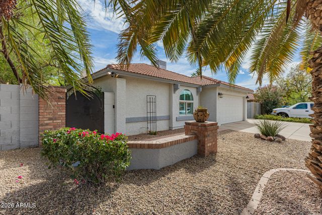 2711 W HIGHLAND Street, Chandler, AZ 85224