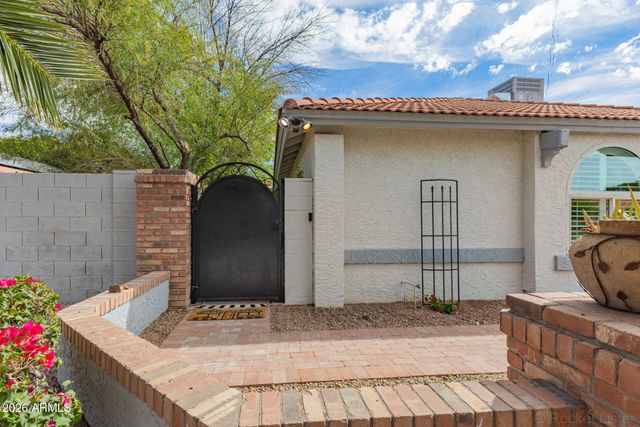 2711 W HIGHLAND Street, Chandler, AZ 85224