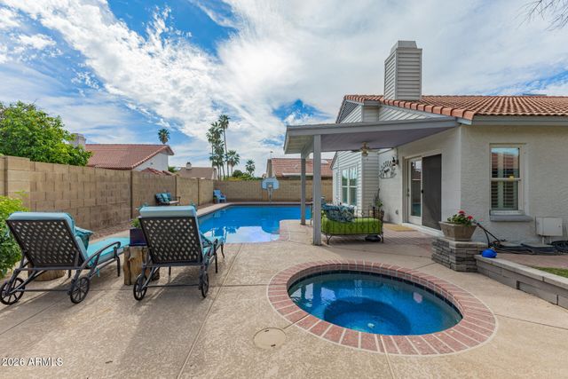 2711 W HIGHLAND Street, Chandler, AZ 85224