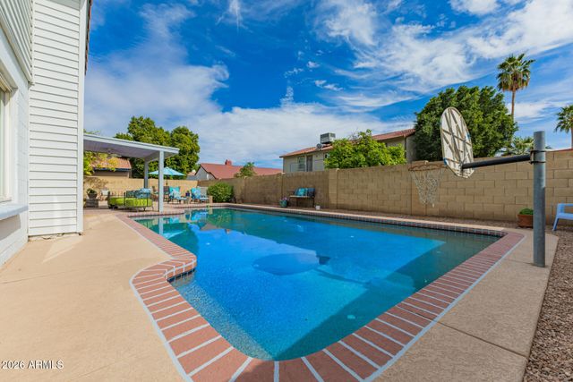 2711 W HIGHLAND Street, Chandler, AZ 85224