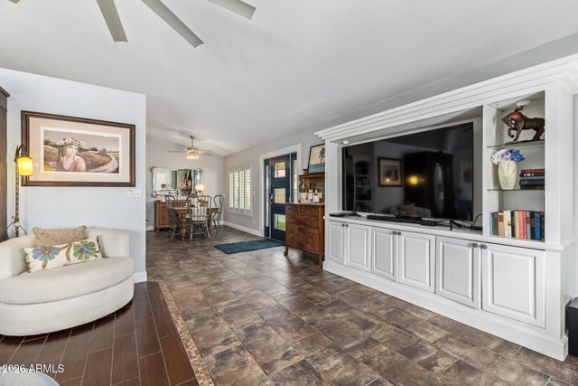 2711 W HIGHLAND Street, Chandler, AZ 85224