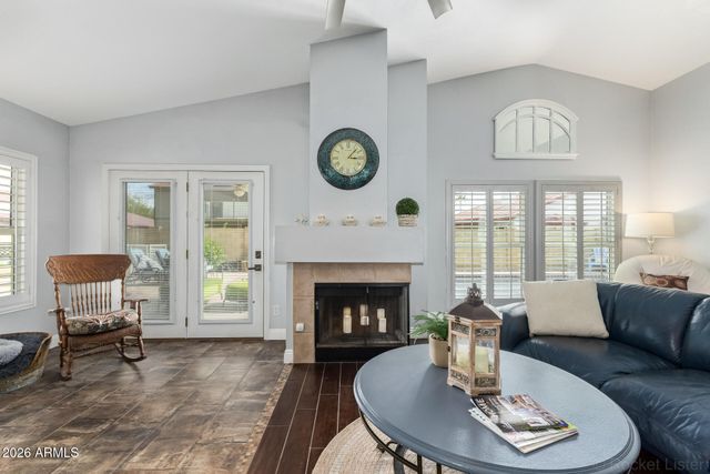 2711 W HIGHLAND Street, Chandler, AZ 85224