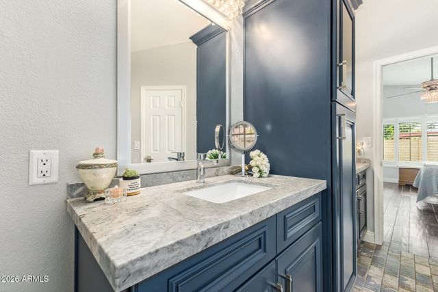 2711 W HIGHLAND Street, Chandler, AZ 85224