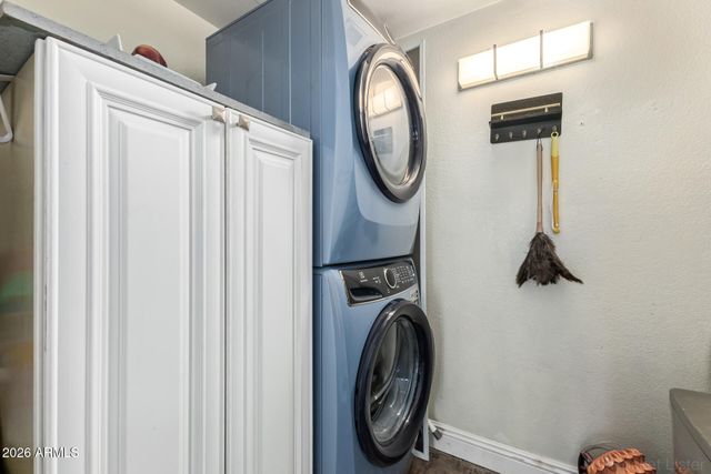 2711 W HIGHLAND Street, Chandler, AZ 85224