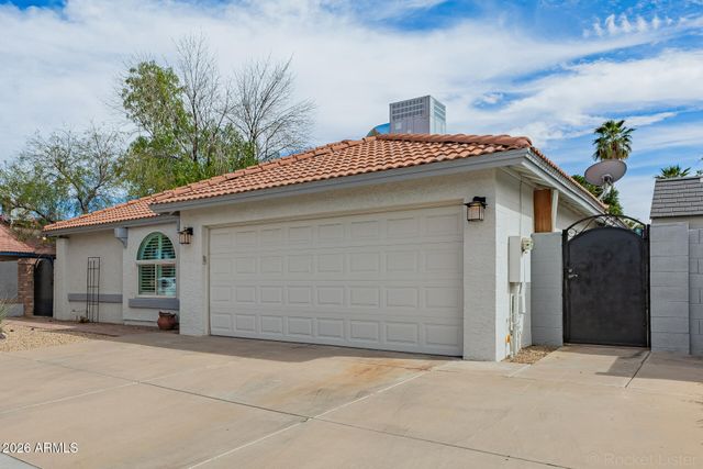 2711 W HIGHLAND Street, Chandler, AZ 85224