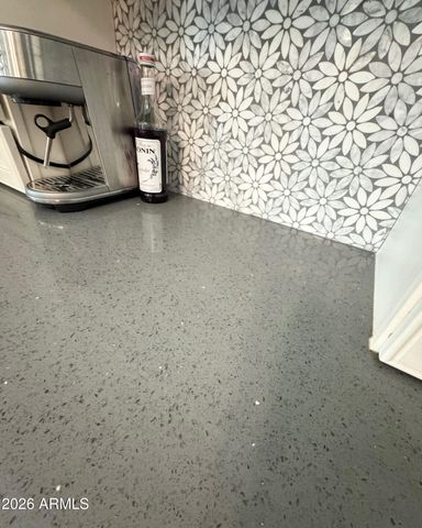 2711 W HIGHLAND Street, Chandler, AZ 85224