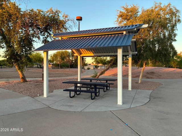 2711 W HIGHLAND Street, Chandler, AZ 85224