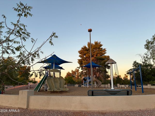 2711 W HIGHLAND Street, Chandler, AZ 85224