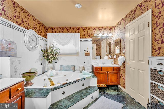 14 CLEARBROOK LN, Sewell, NJ 08080
