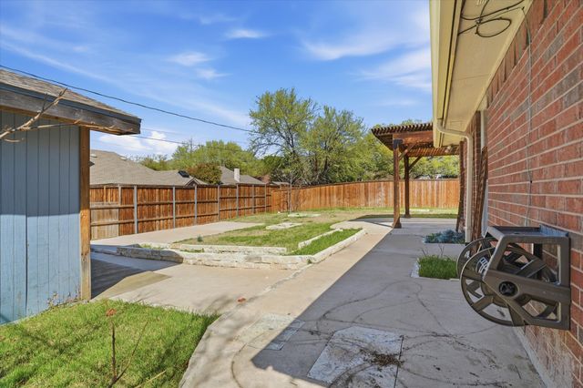 7021 Cook Circle, North Richland Hills, TX 76182