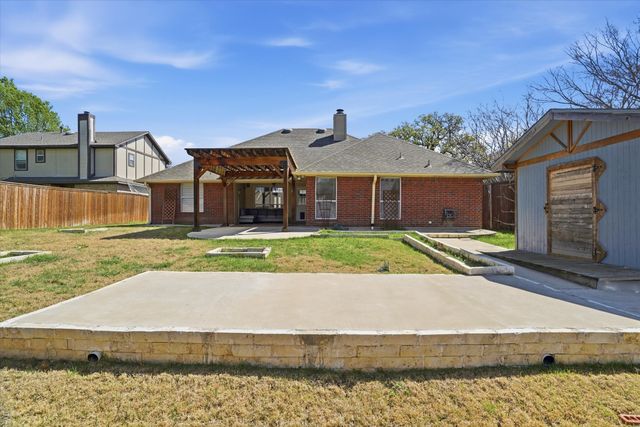 7021 Cook Circle, North Richland Hills, TX 76182