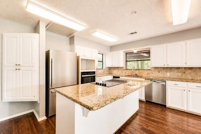 7425 US 287 Highway, Arlington, TX 76001