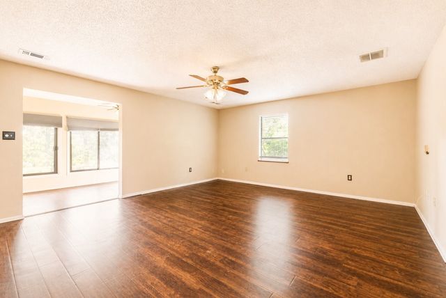 7425 US 287 Highway, Arlington, TX 76001