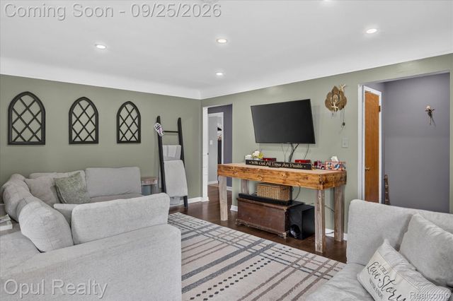 9031 Laurel Street, Livonia, MI 48150