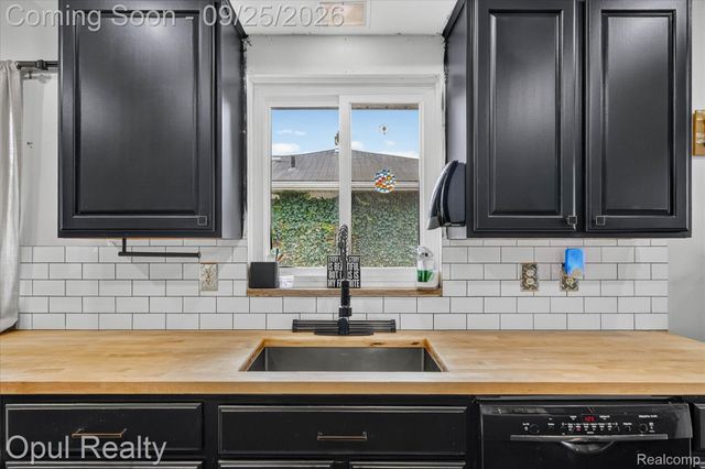 9031 Laurel Street, Livonia, MI 48150
