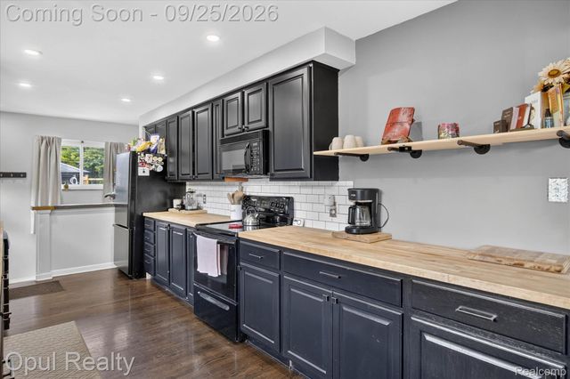 9031 Laurel Street, Livonia, MI 48150