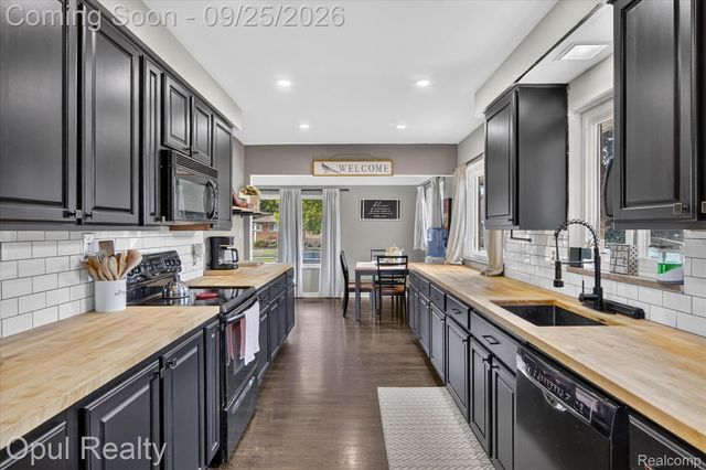 9031 Laurel Street, Livonia, MI 48150