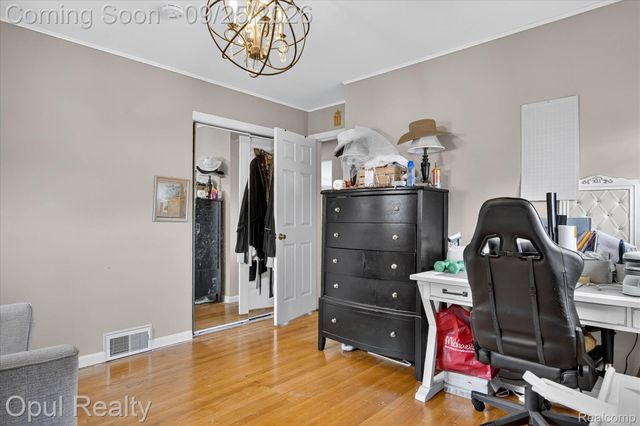 9031 Laurel Street, Livonia, MI 48150