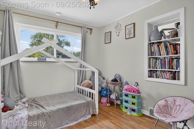 9031 Laurel Street, Livonia, MI 48150